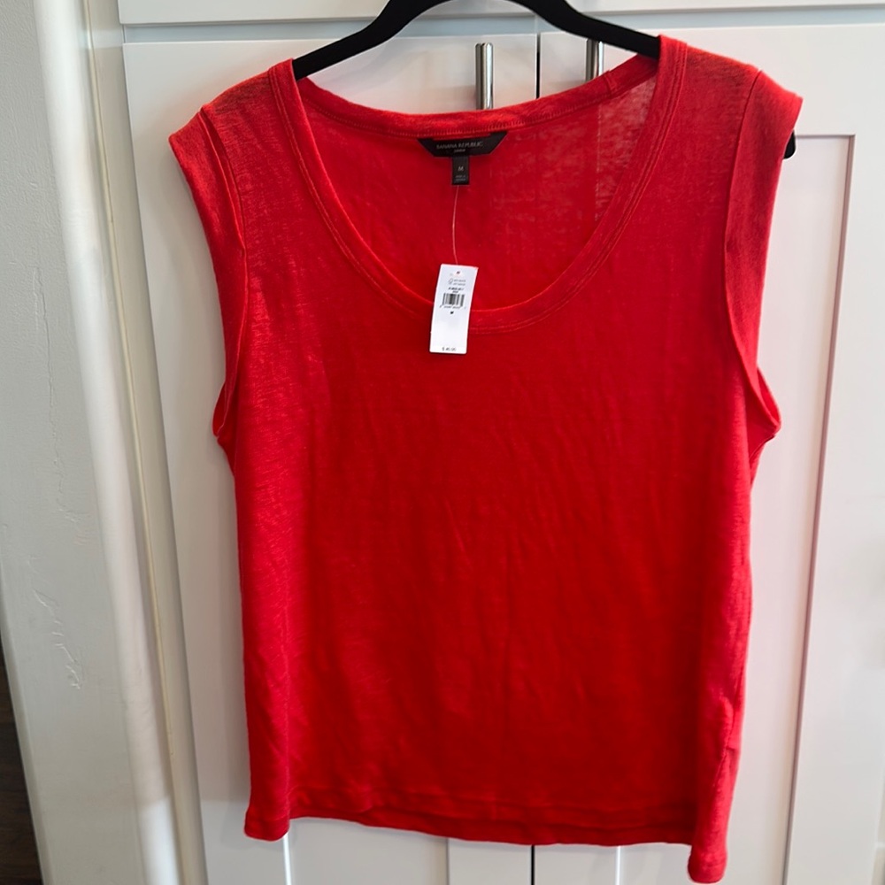Banana republic women’s cotton tank.cute rolled sleeve.